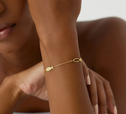 Minimalist Gold Fish Bracelet, 18K Gold-Plated Sterling Silver - Dabas Minimalist