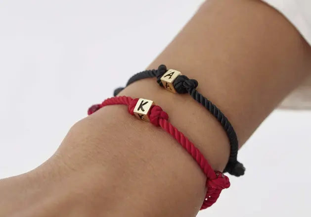 The-Ultimate-Guide-to-Dice-Bracelets-History-Styles-and-DIY-Tips Dabas Minimalist