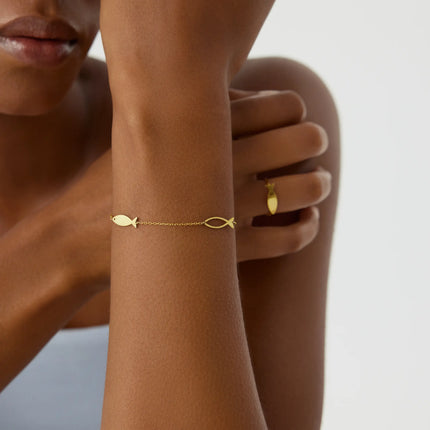 Minimalist Gold Fish Bracelet, 18K Gold-Plated Sterling Silver - Dabas Minimalist