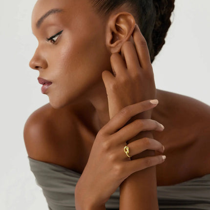 Gold Knot Ring – 18K Gold-Plated Sterling Silver - Dabas Minimalist