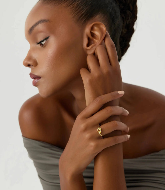 Gold Knot Ring – 18K Gold-Plated Sterling Silver - Dabas Minimalist