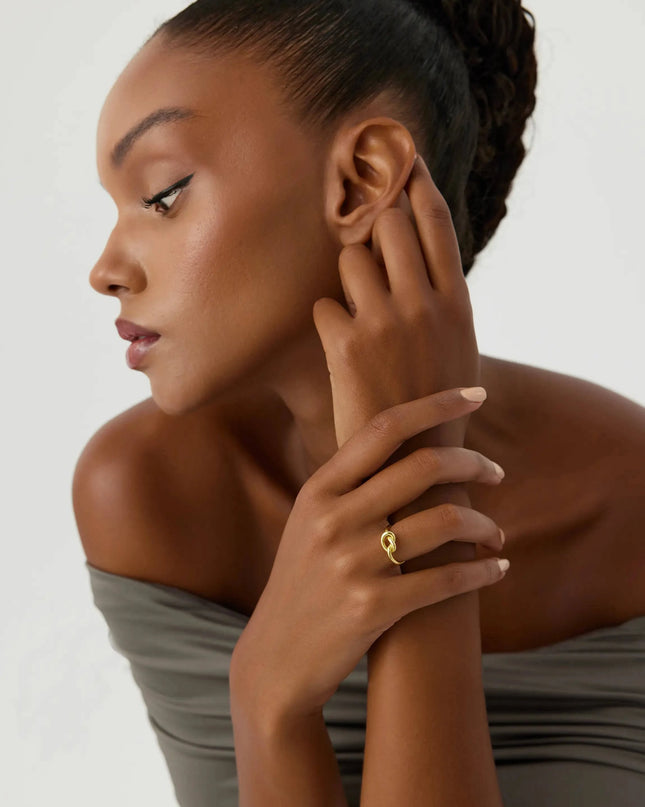 Gold Knot Ring – 18K Gold-Plated Sterling Silver - Dabas Minimalist