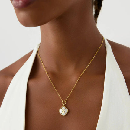 Clover Mother of Pearl Initial Pendant Necklace – 18K Gold-Plated Sterling Silver - Dabas Minimalist