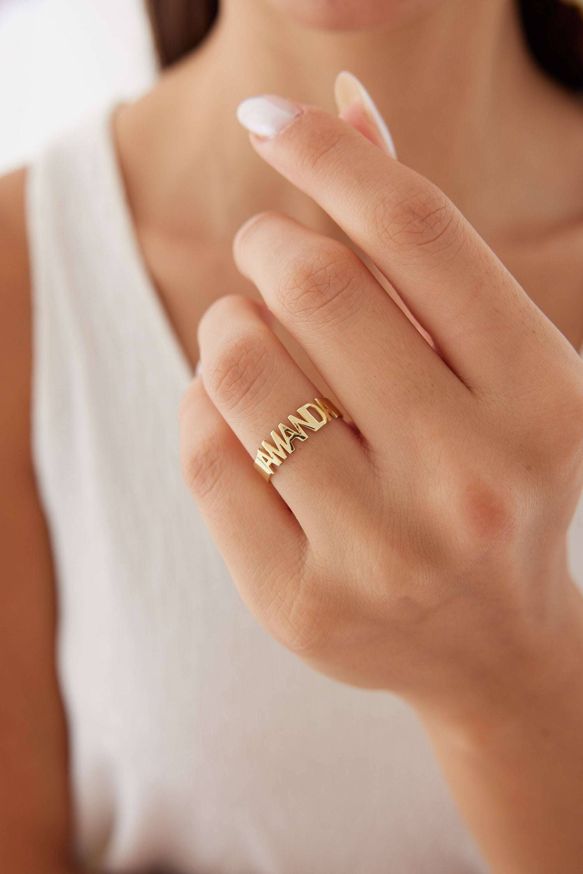 dabas-minimalist-name-gold-3-1