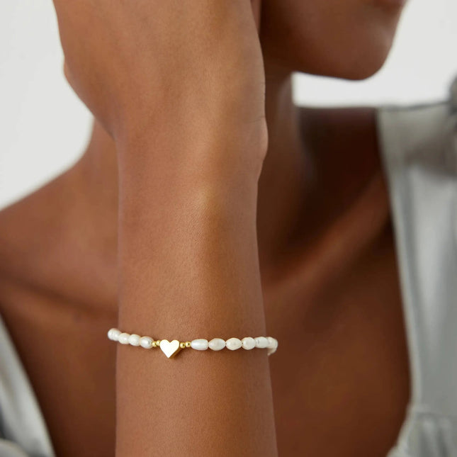 Gold Heart and Freshwater Pearl Bracelet – Elegant 925K Sterling Silver Jewelry - Dabas Minimalist