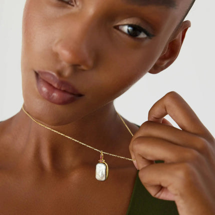 Baroque Pearl and Baguette Diamond Pendant Necklace - Dabas Minimalist