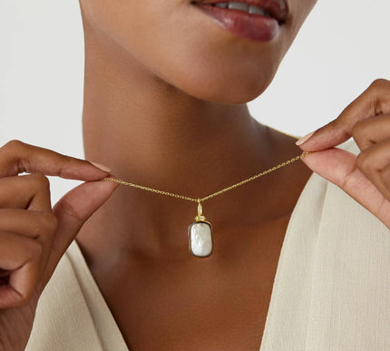 Baroque Pearl and Baguette Diamond Pendant Necklace - Dabas Minimalist